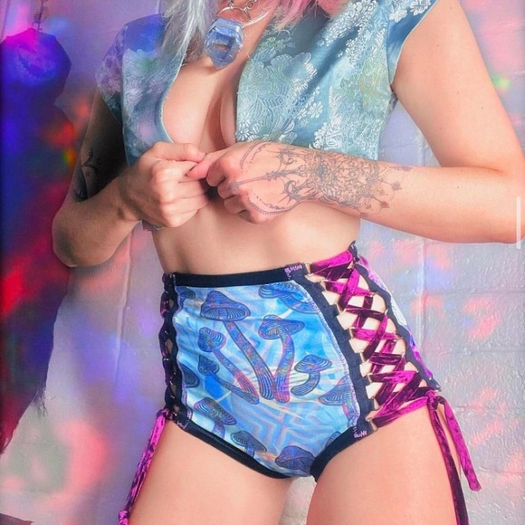 Luxmuse x Disco Lemonade shorts - Picture 2 of 4